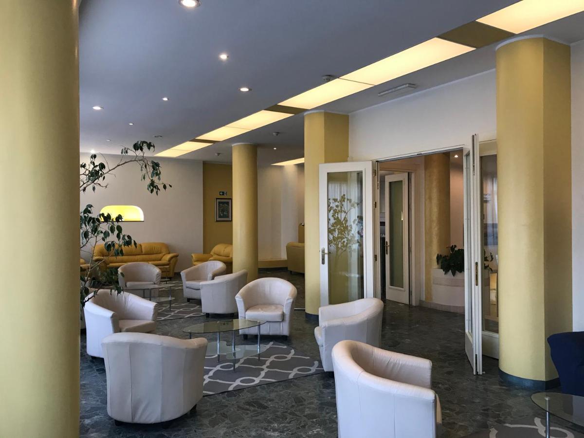 Robinia Hotel