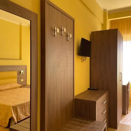 Hotel Robinia Imperia Extérieur photo
