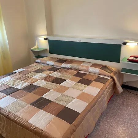 Hotel Robinia Imperia Chambre photo
