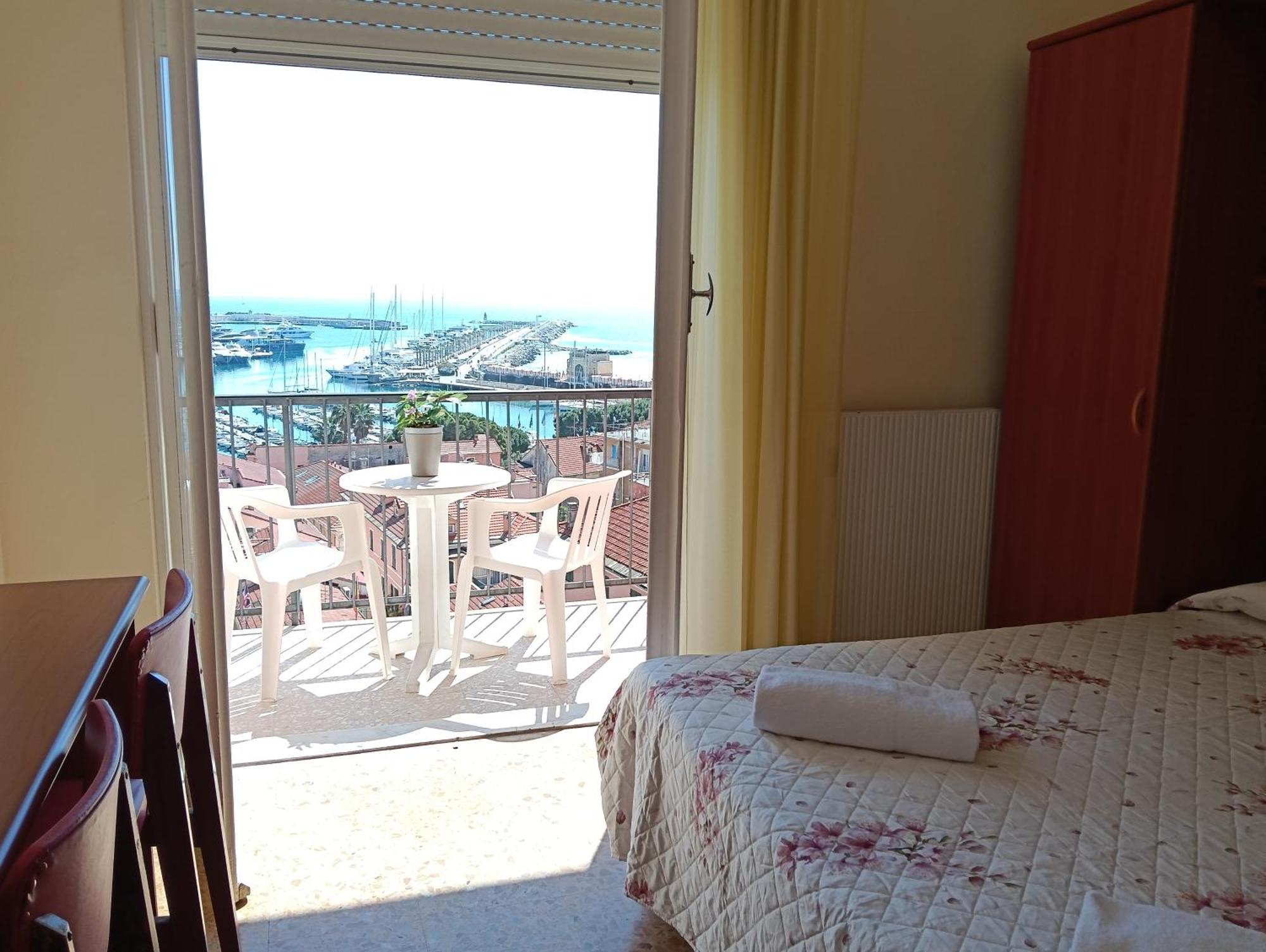 Robinia Hotel 3*