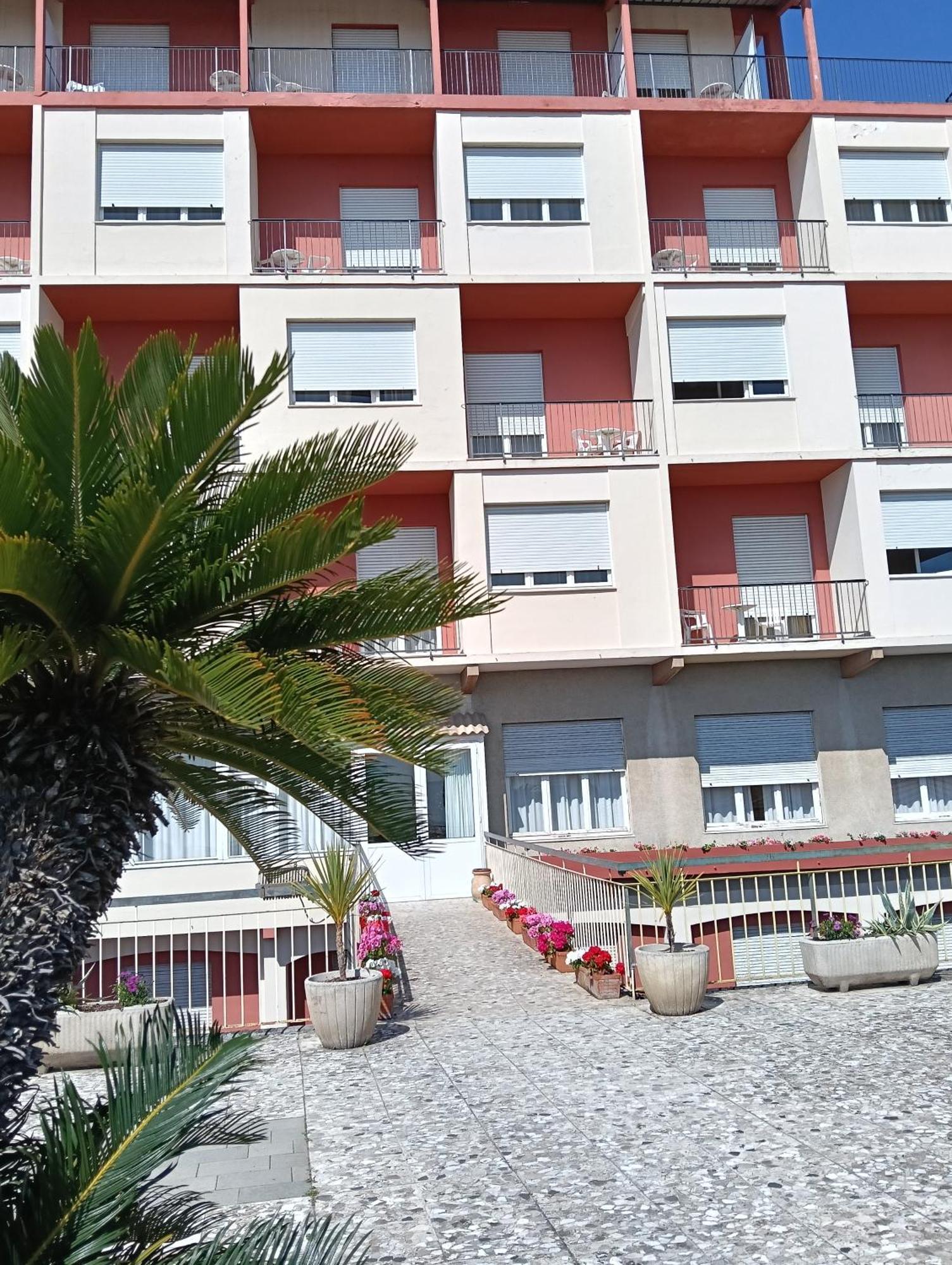Robinia Hotel