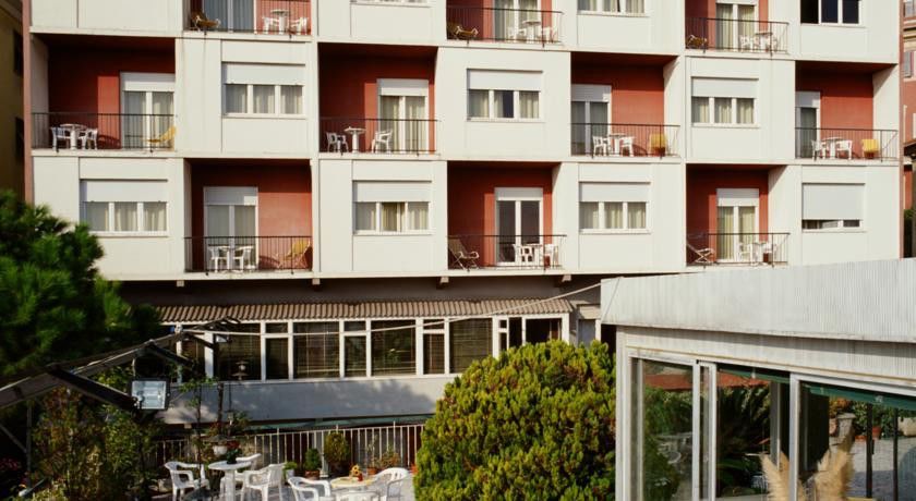 Hotel Robinia Imperia