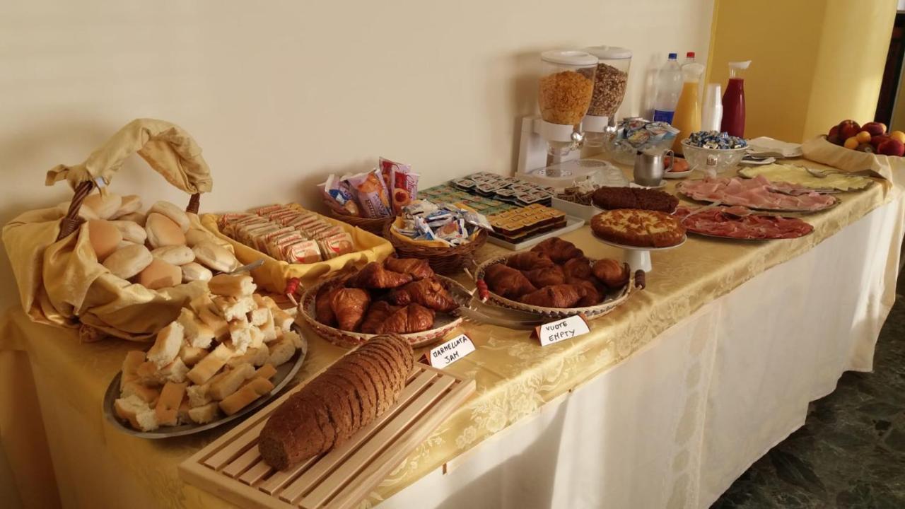 Robinia Hotel