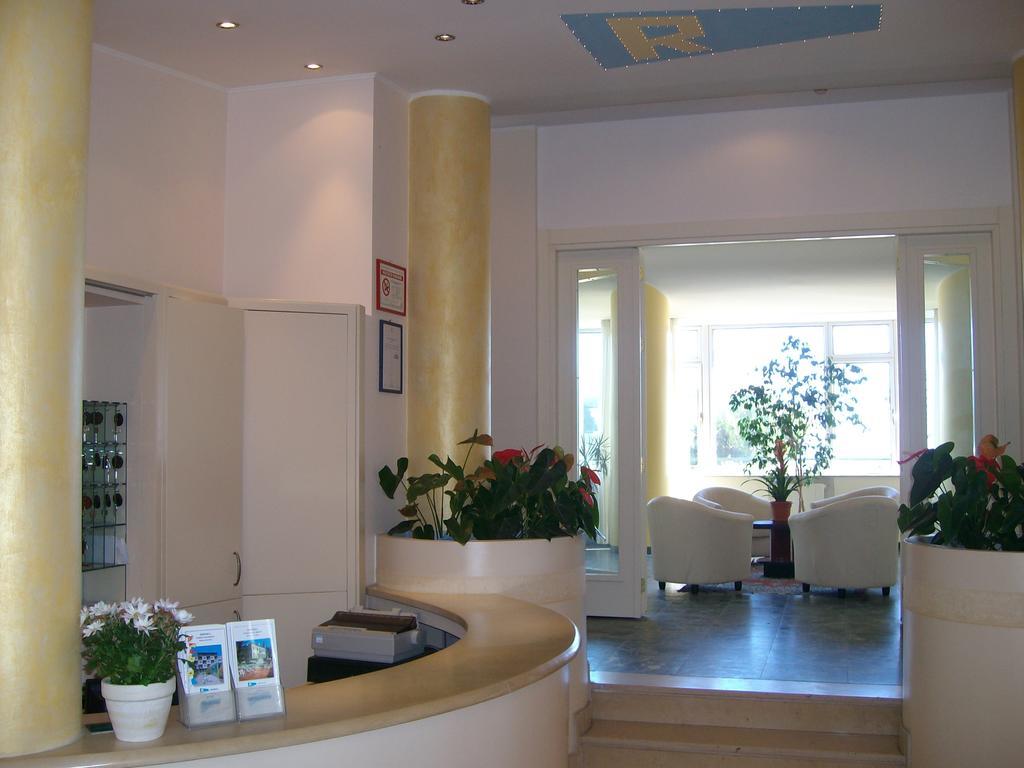 Robinia Hotel 3*